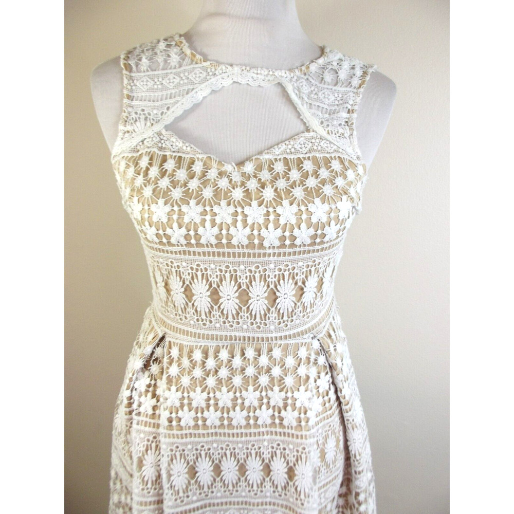 Francescas Womens Sleeveless DRESS - Size XS - White Lace Over Nude - Picture 2 of 6